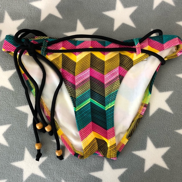 Forever 21 MULTI COLORED PRINTED TRIANGLE BIKINI - Picture 5 of 8